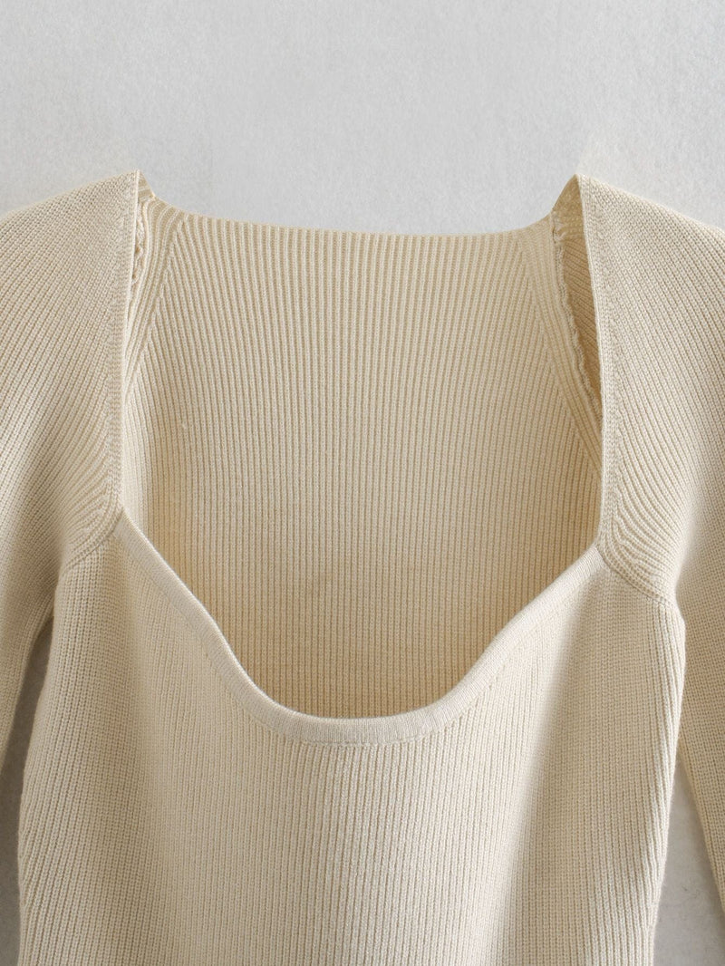 Dopasowany sweter damski z dekoltem typu serce-Bossino