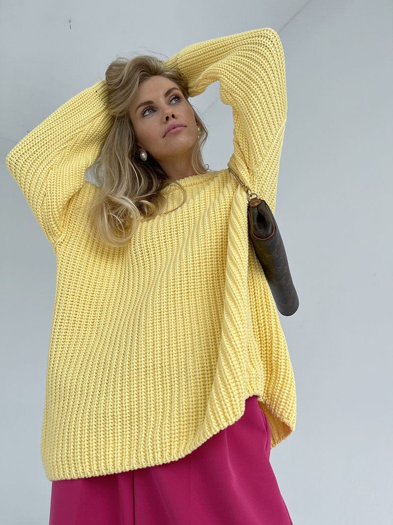 Jednolity sweter damski o grubym splocie-Bossino