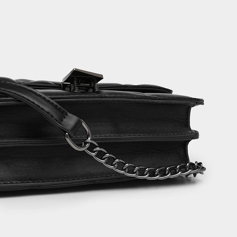 Mała torebka z ozdobnym łańcuszkiem-Bossino