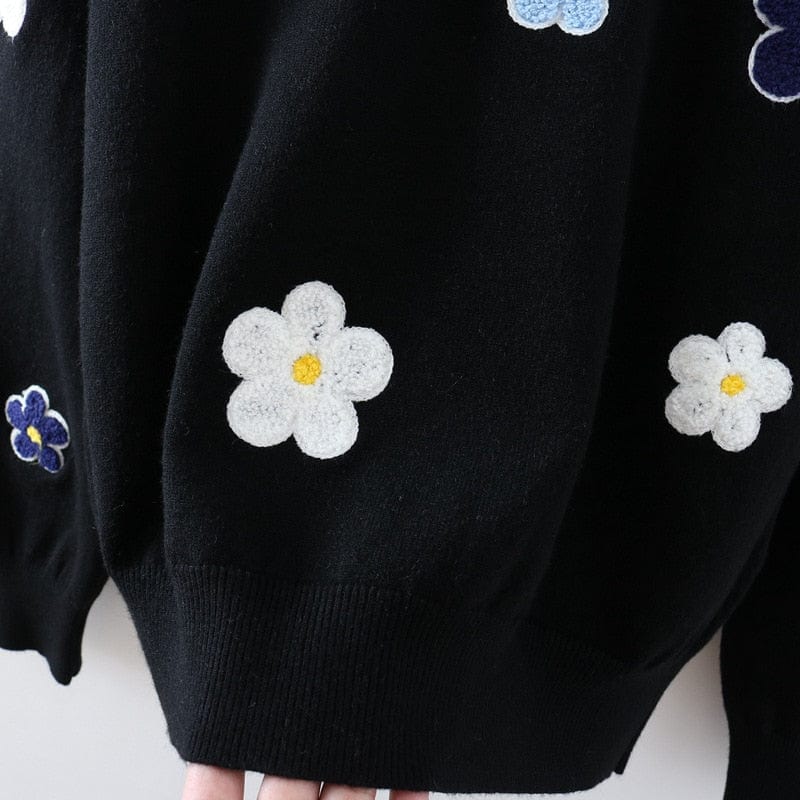 Sweter z kwiatowymi naszyciami-Bossino